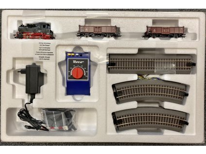 H0 - Start set - parní lokomotiva BR 80 DB + 2 otevřené vozy, závory, ovladač / ROCO 51160