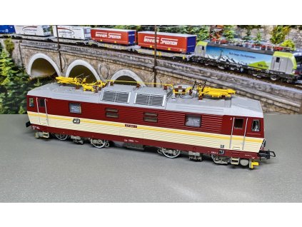 H0 - elektrická lokomotiva řady 371 002-7 ČD / ROCO 71231
