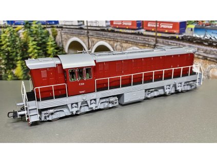 H0 - Dieselová lokomotiva T669.0 ČSD červený Čmelák / ROCO 73772