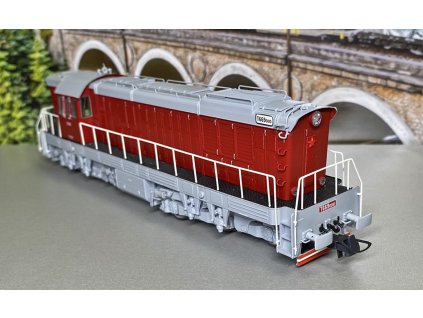 H0 - Dieselová lokomotiva T669.0 ČSD červený Čmelák / ROCO 73772