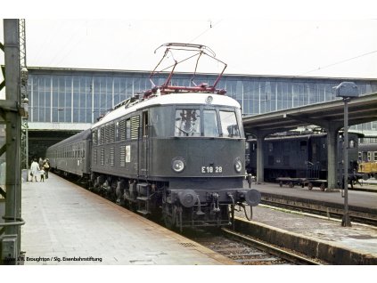 490149 n elektricka lokomotiva br e 18 db iii piko 40308