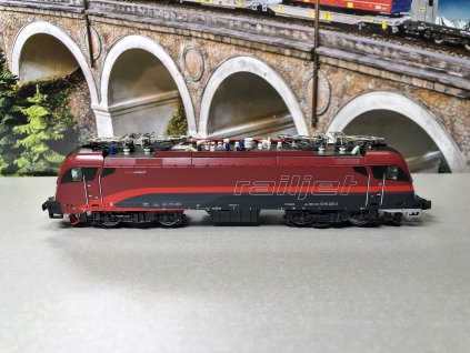 N - DCC/ZVUK Elektrická lokomotiva Taurus 1216 Railjet ÖBB / HobbyTrain H2738S