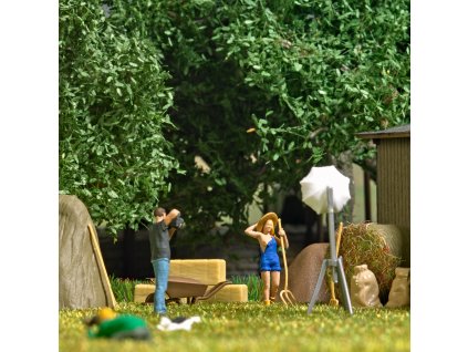 H0 - Vyslečená žena s vidlemi / BUSCH 79850