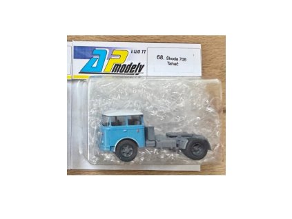 TT - Škoda 706 tahač, modrý ČSAD, sestavený model / AP6800xm