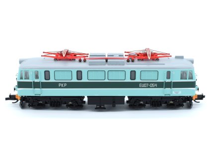 TT - elektrická lokomotiva PKP EU07 054 / MTB