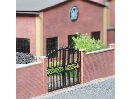 H0 - Cihlová zeď s bránou / Busch 1125