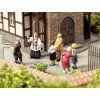 335803 h0 pred kostelem ozvucene figurky noch 12860