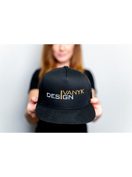 Černá kšiltovka MERCH IVANYK DESIGN