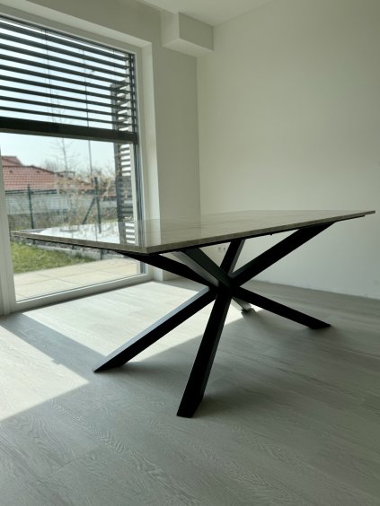 Jídelní stůl Stone X