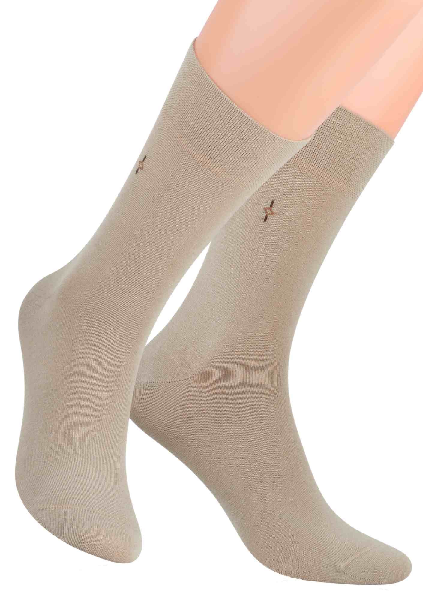 Levně Pánské oblekové ponožky se vzorem kosočtverce 056/3 STEVEN Barva/Velikost: béžová tmavá / 45/47