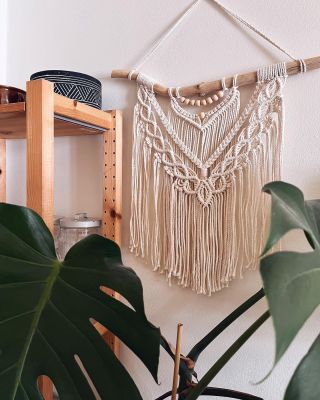 Po delší době mám zase pár novinek, které vám tu postupně ukážu. 🫶 Tuším, že tohle nové macramé se na e-shopu moc dlouho...