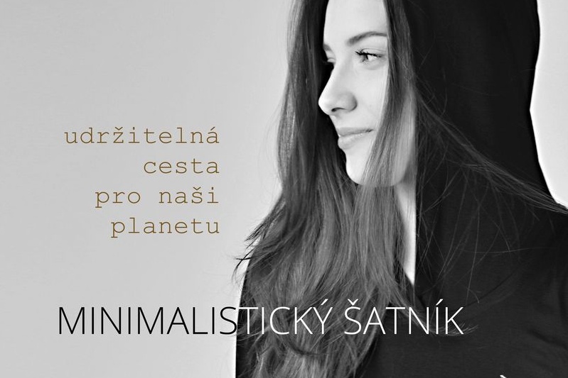 MINIMALISTICKÝ ŠATNÍK