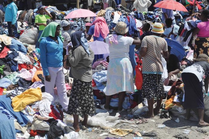 haiti-women-at-clothes-market