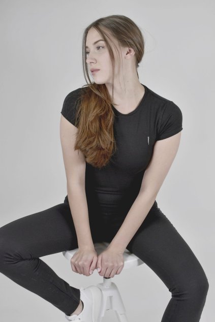 damske cerne triko basic kratky rukav a