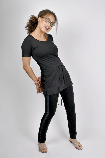 cerna tunika kratky rukav kulaty vystrih vazacka a