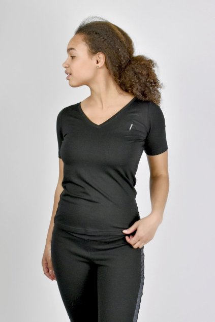 damske cerne triko s veckovym vystrihem rukav nad loket a