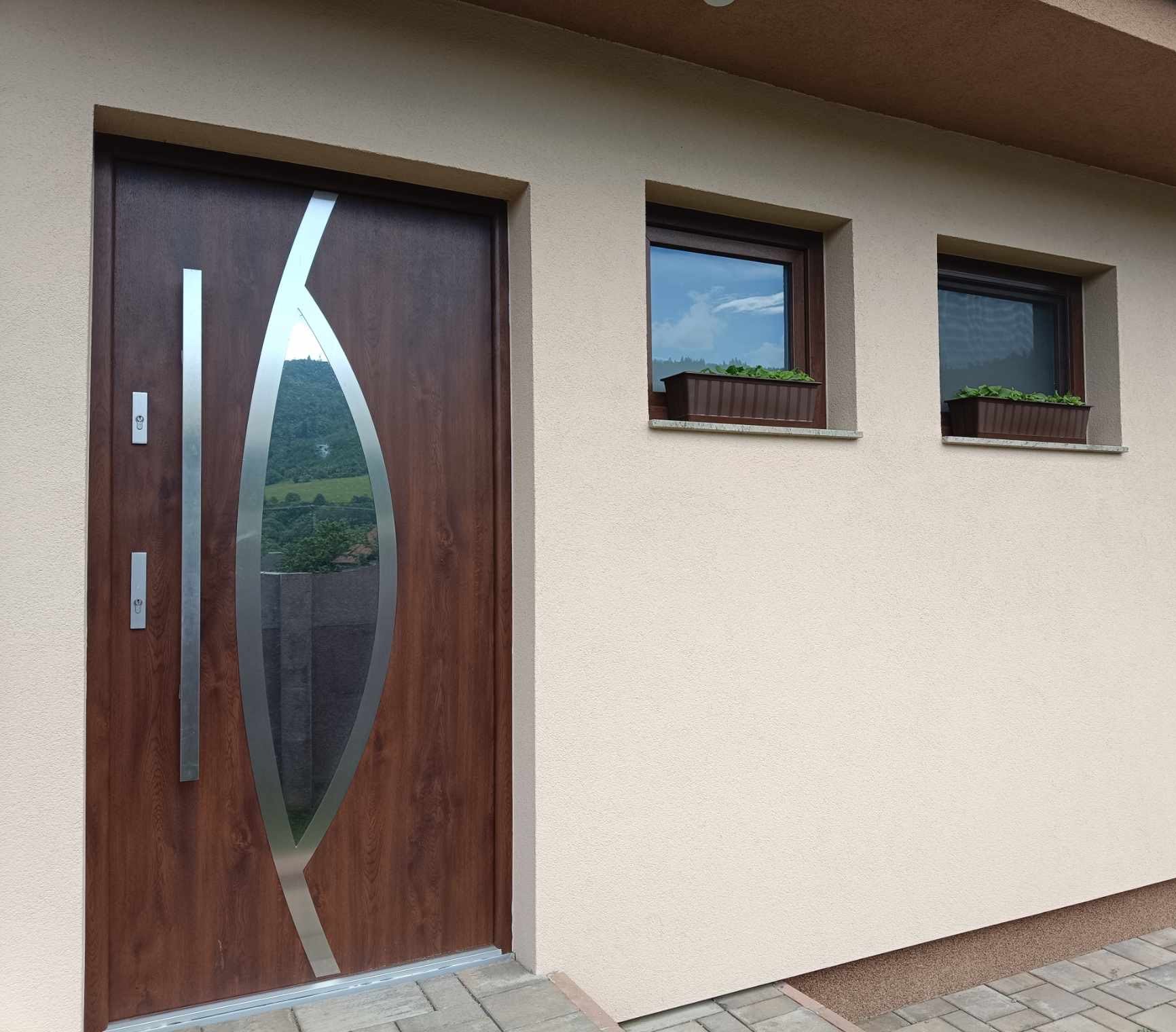 Dodávka a montáž okien, dverí a garážovej brány