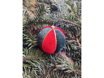 Ručně vyrobená vánoční ozdoba -červená, zelená, zlatá