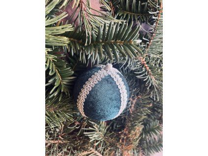 Ručně vyrobená vánoční ozdoba - zelená se stříbrným rámováním