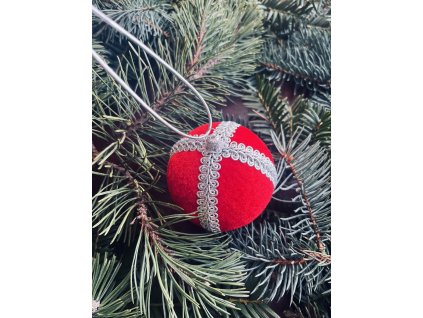 Ručně vyrobená vánoční ozdoba - červená