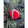 Ručně vyrobená vánoční ozdoba - červená, průměr 8 cm, originál