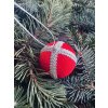 Ručně vyrobená vánoční ozdoba - červená, průměr 8 cm, originál