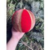 Ručně vyrobená vánoční ozdoba - červená, zlatá, průměr 15 cm