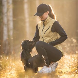 Máme pro Vás novinku! Oblíbená tréninková lehká vesta od @hundlands bude ve 2 nových barvách - deep blue a khaki. Skladem...