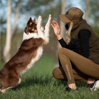 Máme skladem další novinku od @hundlands - oblíbené legíny FAVE a kšiltovku MONO v nové barvě MOLE. Velikostně sedí úplně...