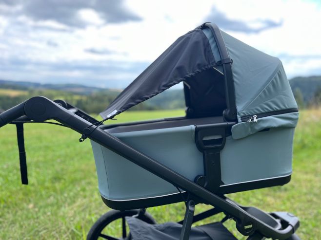 Sluneční clona s ochranným faktorem UV50+ Elegantní a praktický design + maximální bezpečí pro vaše miminko....