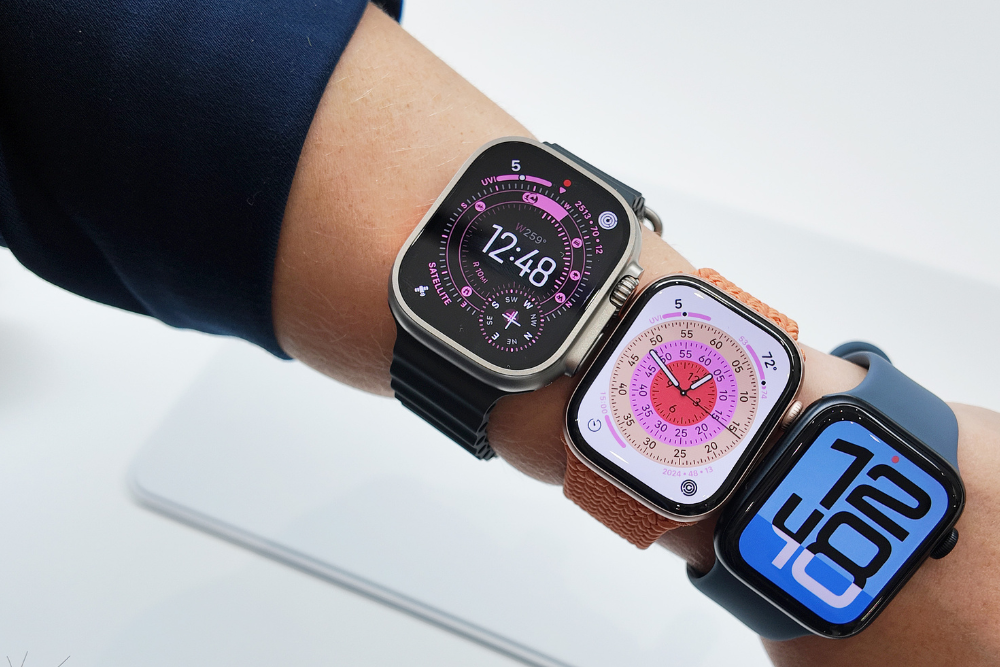Apple Watch Ultra 4 vs. Apple Watch Series 12. Co už o hodinkách uniklo?