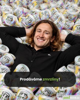 Prodáváme zmrzliny!🍨 A jakou jinou příchuť by mohla mít, než jabkovou?🍏 Stavte se pro ni k nám na prodejnu, nebo...