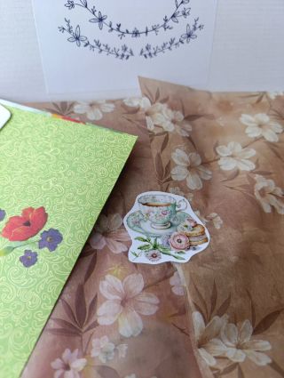 Další balení za námi. Děkujeme ♥️ Všechny boxy objednané do 14. 3. rozesíláme 30. 3.-2. 4. 💌 www.jadbookclub.com