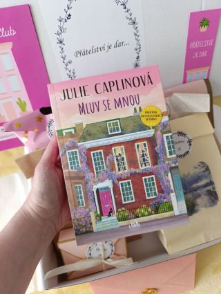 Skvělá knížka, krásné dárky ladící s příběhem, zážitkové čtení, zpestření dne, čas pro sebe!👌🏻🫶🏻 www.jadbookclub.com