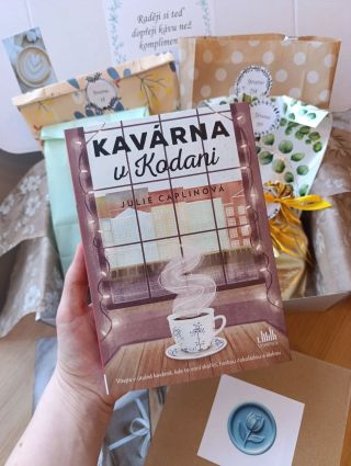 Kavárna v Kodani byl můj první romútěk od J. Caplin 🫶🏻 Jaká byla vaše první kniha od @juliecaplinauthor ? ⬇️👇🏻♥️