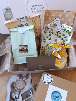 Boxy, které jsme balili na začátku června part 3. 💐♥️ www.jadbookclub.com