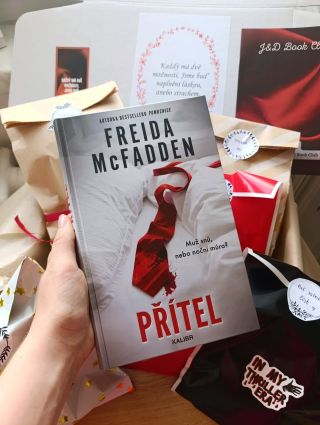 Tohle je pecka! Mega napínavý psycho thriller (co jiného se dá čekat od @fmcfaddenauthor ) a vymazlené dárečky spojené s...