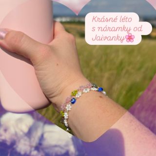 Léto volá po barvách! ☀️ Ozdobte své zápěstí našimi náramky, podtrhnou váš letní styl kdekoli..na pláži, louce, horách, na...