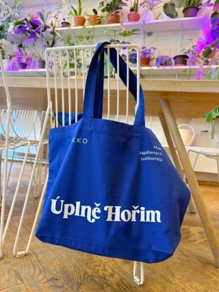 Těhle velkotašek teď vidim po internetech celkem dost, ale po tom, co jsem si nechala udělat jednu vzorovou to naprosto...