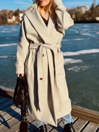 Přesně pro tyhle dny je tu náš nový kabát. Dlouhý, oversize, s lehkou podšívkou, sportovní nebo elegantní? Záleží jen na...