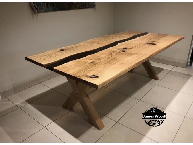 Dubový jídelní stůl s pryskyřicí  jídelní stůl s pryskyřicí