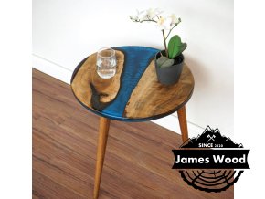 Odkládací stolek s řekou z pryskyřice