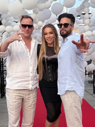 Fantastický event @fashionnightbrno a ja mám v mobile jediné fotky, ktoré som stihla zrovna s týmito dvoma fešákmi. •...