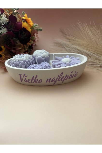 Personalizovaná kvetinová sójová sviečka v jesmonite miske