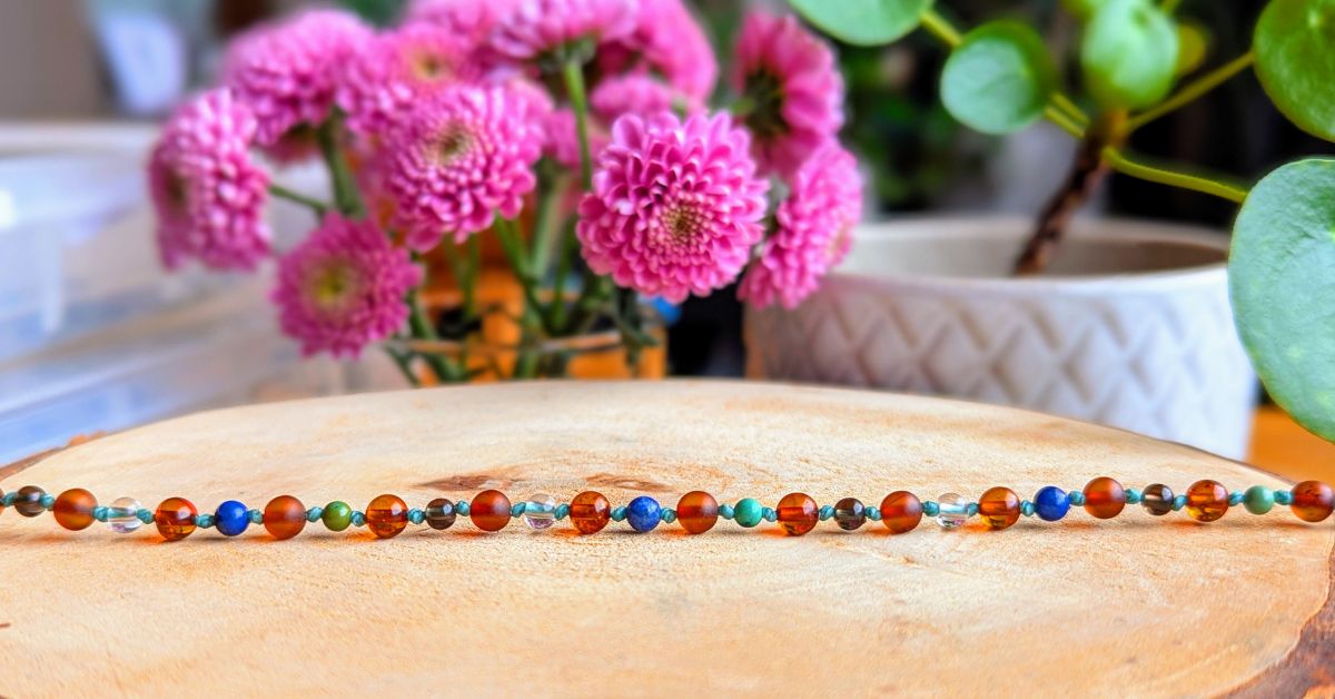 Jantarové korálky na míru s tyrysem, lapisem lazuli a záhnědou