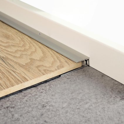 profil al ukoncovaci skrutkovaci na podlahy egger 103 21 mm elox striebro 1 m 9930110 23832