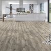 laminatova podlaha kronooriginal atlantic 8 dub weathered volcano v obyvacke s kuchynou 22736