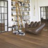 drevena podlaha parador trendtime 4 dub 1739938 v interieri s kniznicou