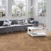 laminatova podlaha kronooriginal herringbone 8 dub firebrand v obyvacke 22829