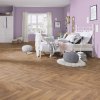 laminatova podlaha kronooriginal herringbone 8 dub firebrand v priestrannej spalni 22832